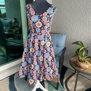 Blue and Pink Knee-Length Sundress with V-Neck for Casual Occasions